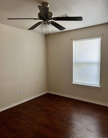 rental at 105 Sunnyside Drive in Kenedy, TX — photo 5