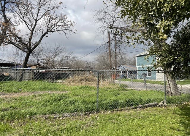 rental at 1527 Hays St #2 in San Antonio, TX — photo 1