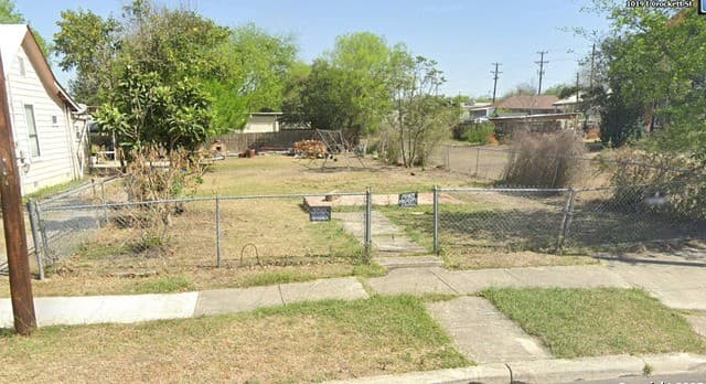 rental at 1019 E Crockett St in San Antonio, TX — photo 2