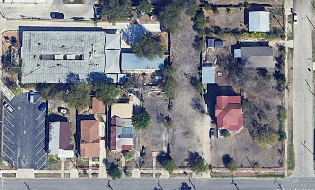 rental at 1019 E Crockett St in San Antonio, TX — photo 4