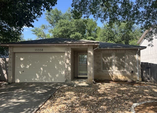 3-bedroom rental at 15558 Knollmeadow in San Antonio, TX — photo 1