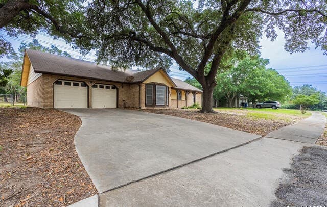 3-bedroom rental at 10503 Luzon Dr in San Antonio, TX — photo 2