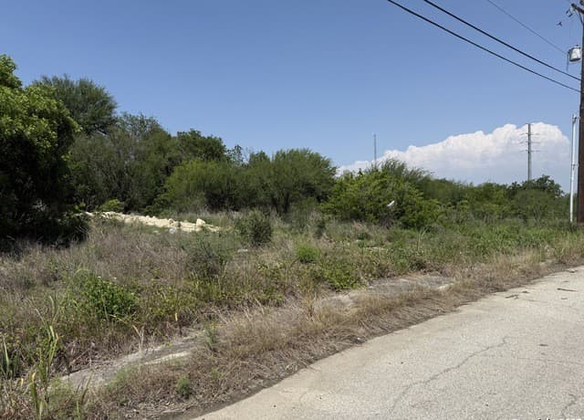 rental at 205 Jenull Ave in San Antonio, TX — photo 1