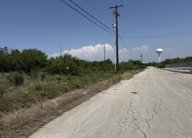 rental at 205 Jenull Ave in San Antonio, TX — photo 2