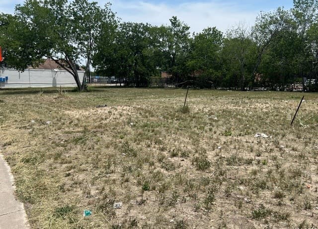 rental at 1902 Pecan Valley in San Antonio, TX — photo 3