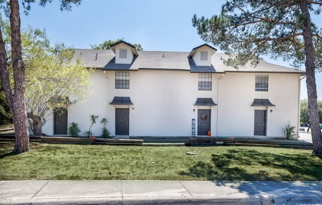 rental at 554 Dukeway in Universal City, TX — photo 1