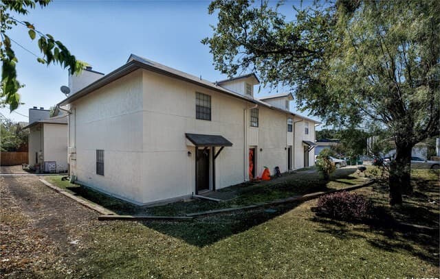 rental at 554 Dukeway in Universal City, TX — photo 4