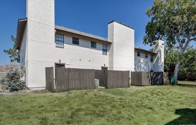 rental at 554 Dukeway in Universal City, TX — photo 5