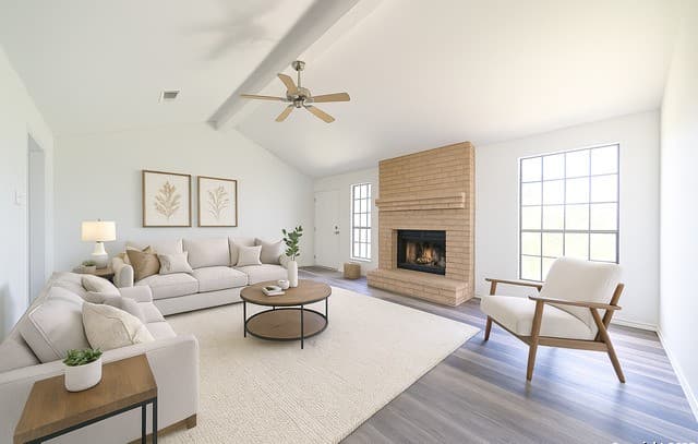 3-bedroom rental at 475 Fm 2200 in Devine, TX — photo 2