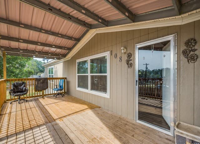 5-bedroom rental at 108 River Run in Poteet, TX — photo 5