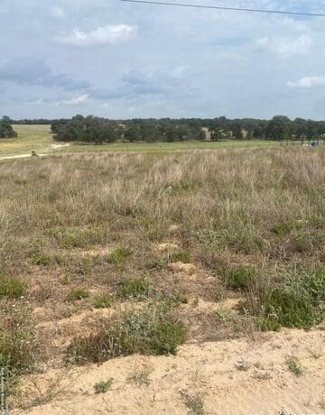 rental at 701 Sunrise Ln in La Vernia, TX — photo 1