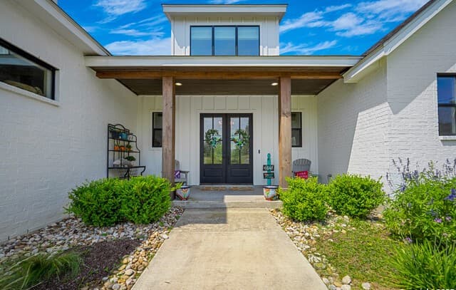 4-bedroom rental at 340 Warbler in Spring Branch, TX — photo 3