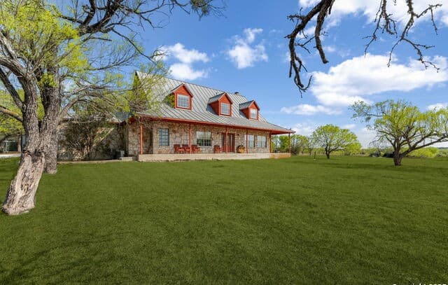 4-bedroom home for sale at 354 Lacey Oak in Castroville TX
