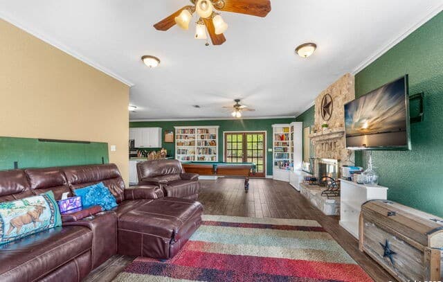 Home for sale at 354 Lacey Oak in Castroville, TX — photo 4