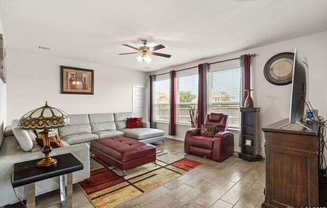 4-bedroom rental at 104 Mossy Bank in Cibolo, TX — photo 4