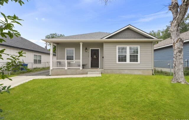 3-bedroom rental at 419 Channing Ave in San Antonio, TX — photo 2