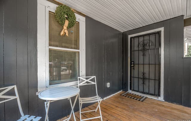2-bedroom rental at 1726 Center in San Antonio, TX — photo 4