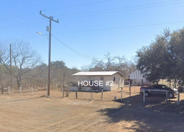 2-bedroom rental at 13338 Interstate 35 in Moore, TX — photo 3
