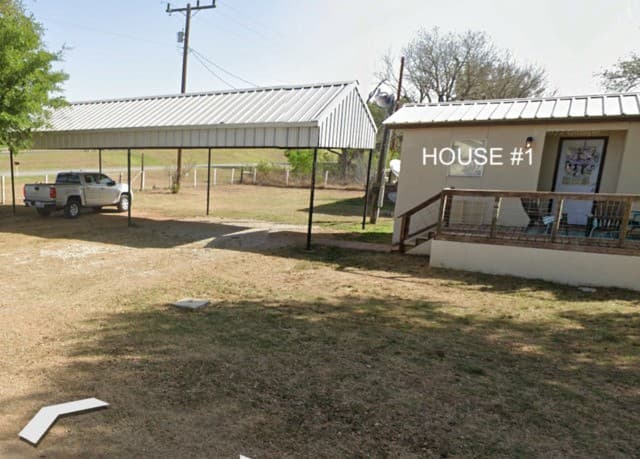 2-bedroom rental at 13338 Interstate 35 in Moore, TX — photo 4