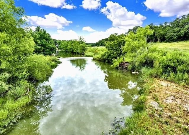 Home for sale at 3363 English Crossing in Bandera, TX — photo 4