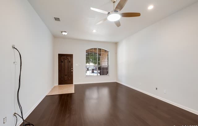 3-bedroom rental at 12027 Mill Village in San Antonio, TX — photo 5