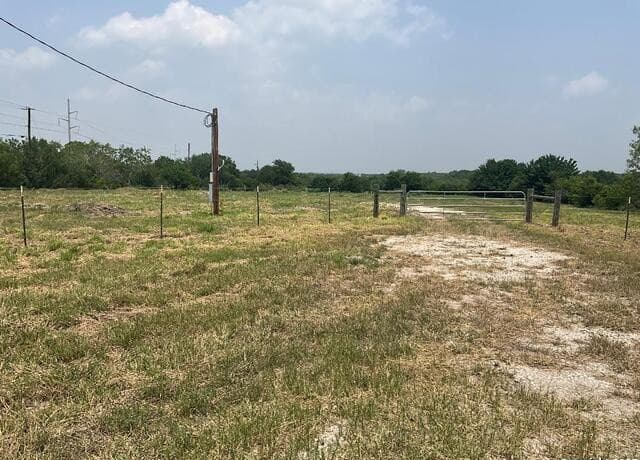 rental at 1241 S Sh-123 in Karnes City, TX — photo 5