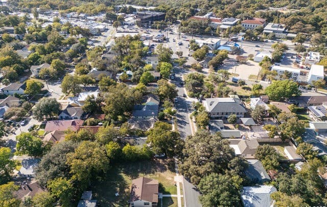 rental at 220 Pershing Ave in San Antonio, TX — photo 4