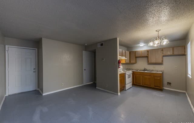 1-bedroom rental at 1634 W Woodlawn Unit 2 in San Antonio, TX — photo 3