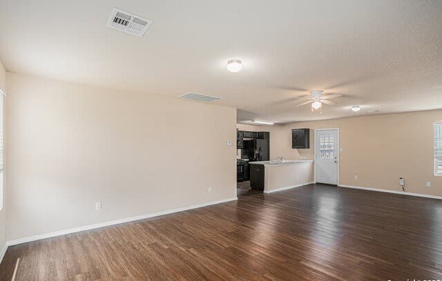 3-bedroom rental at 7406 Snapdragon Ct in Converse, TX — photo 2