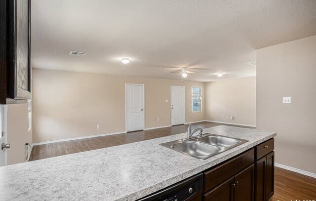 3-bedroom rental at 7406 Snapdragon Ct in Converse, TX — photo 3