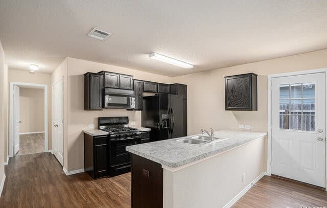 3-bedroom rental at 7406 Snapdragon Ct in Converse, TX — photo 4
