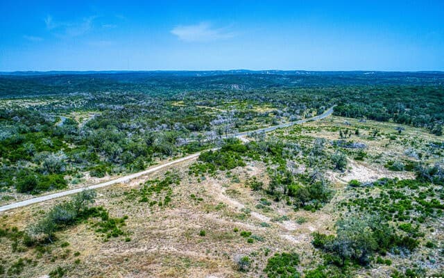 rental at 3044 County Road 2615 in Rio Medina, TX — photo 3