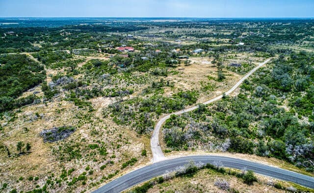 rental at 3044 County Road 2615 in Rio Medina, TX — photo 4