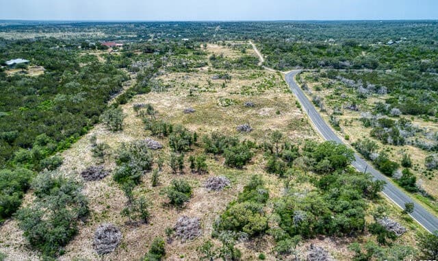 rental at 3044 County Road 2615 in Rio Medina, TX — photo 5