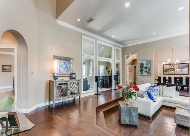 5-bedroom rental at 107 Post Oak Way in Shavano Park, TX — photo 4