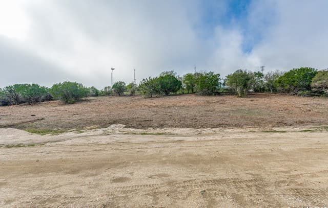 rental at 015 Wesp Way in Live Oak, TX — photo 1