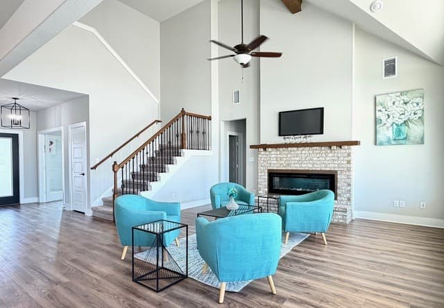 7-bedroom rental at 201 Lakeview Cir in La Vernia, TX — photo 3