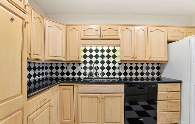2-bedroom rental at 1 Towers Park Ln Unit 1512 in San Antonio, TX — photo 4