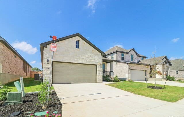 3-bedroom rental at 9917 Paladin Ridge in San Antonio, TX — photo 3