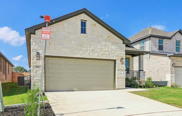 3-bedroom rental at 9917 Paladin Ridge in San Antonio, TX — photo 4