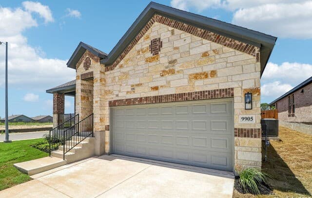 4-bedroom rental at 9905 Paladin Ridge in San Antonio, TX — photo 1