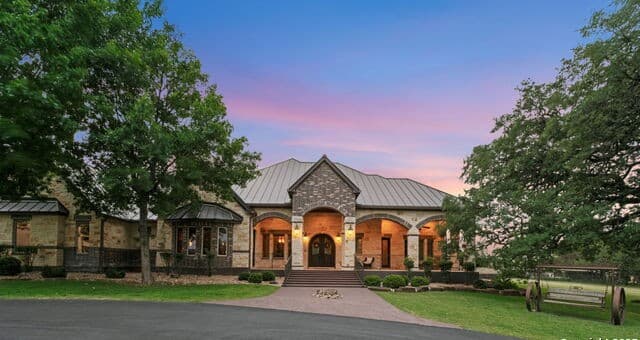 3-bedroom rental at 208 Cascade Caverns in Boerne, TX — photo 1