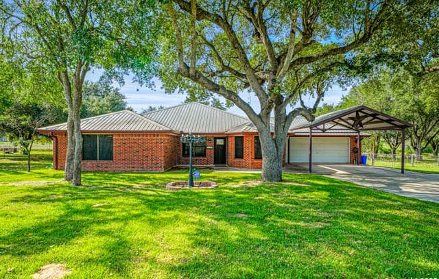 4-bedroom home for sale at 113 Pine Valley Dr in La Vernia TX