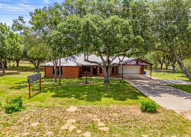 Home for sale at 113 Pine Valley Dr in La Vernia, TX — photo 4