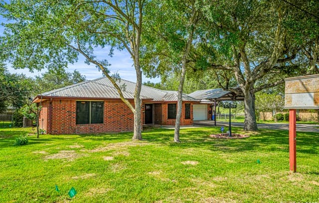 Home for sale at 113 Pine Valley Dr in La Vernia, TX — photo 5
