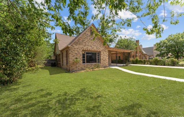 3-bedroom rental at 427 Donaldson in San Antonio, TX — photo 1
