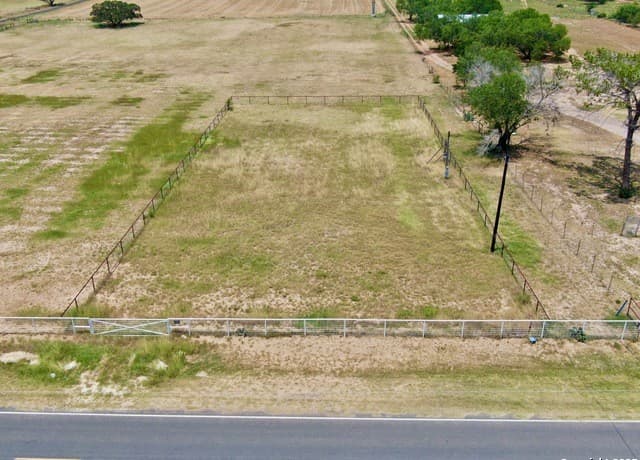 rental at 12555 #3 Briggs in Atascosa, TX — photo 2