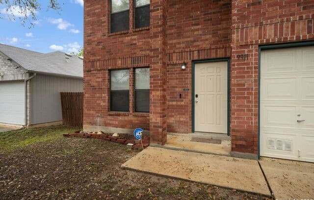 2-bedroom rental at 2723 Crown Arbor in San Antonio, TX — photo 3