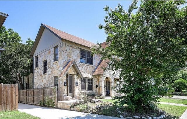 rental at 255 Natalen Ave in San Antonio, TX — photo 2