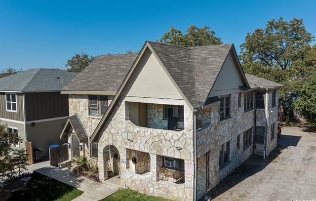rental at 255 Natalen Ave in San Antonio, TX — photo 3